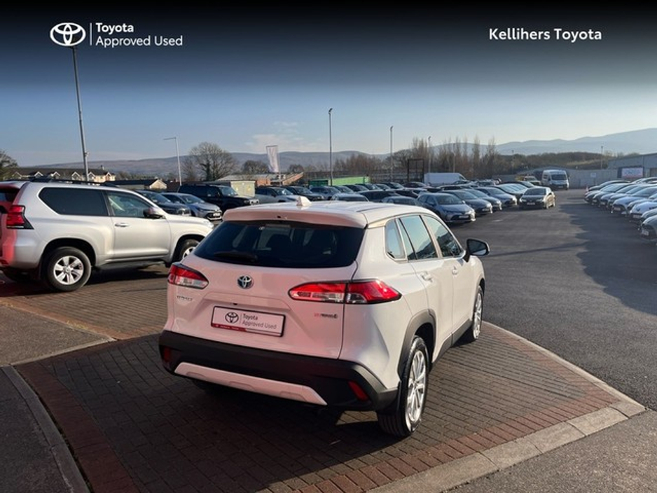 2024 Toyota Corolla Cross - image 2