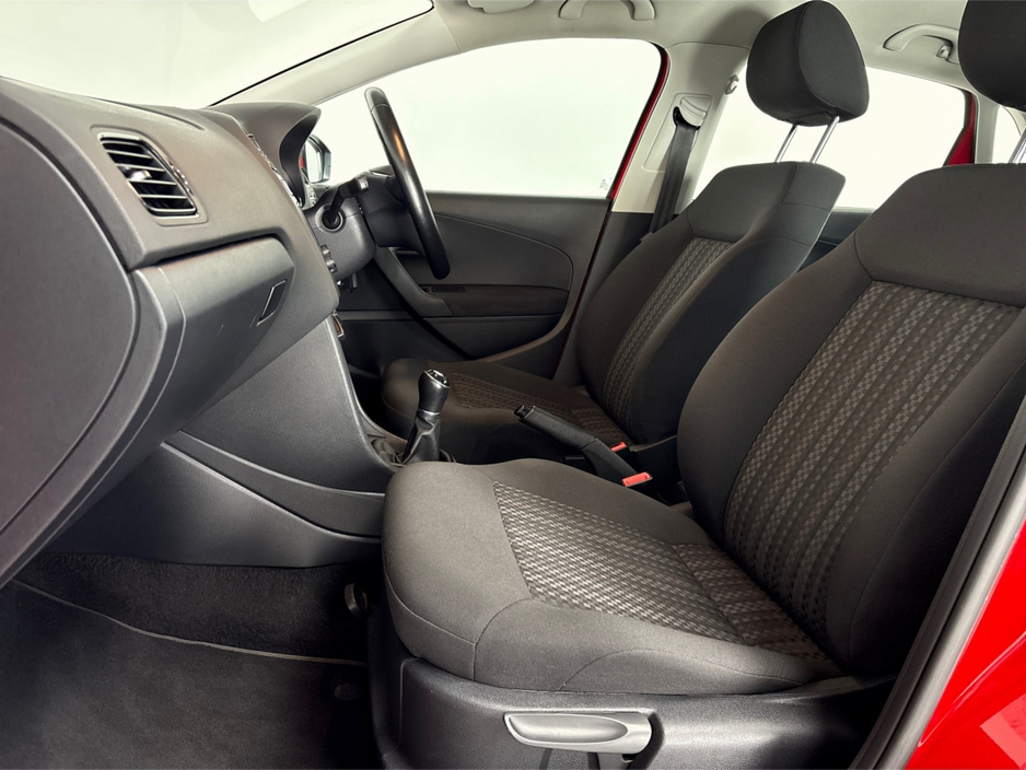 2017 Volkswagen Polo - image 29