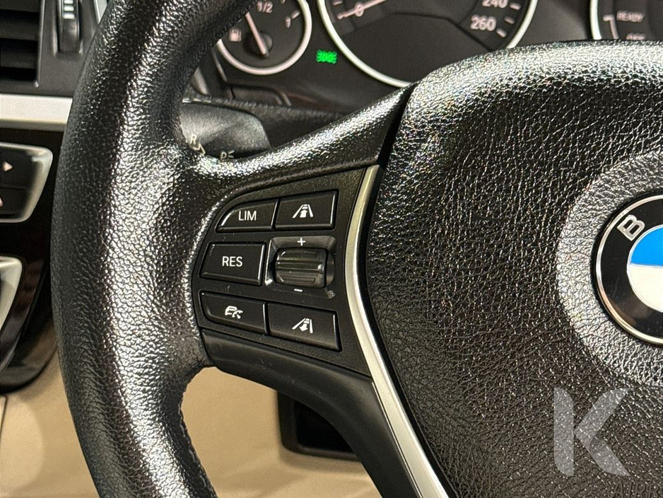 2016 BMW 3 Series - image 16