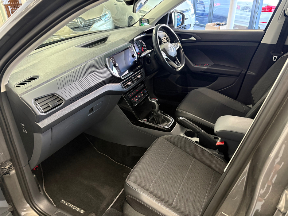 2020 Volkswagen T-Cross - image 14