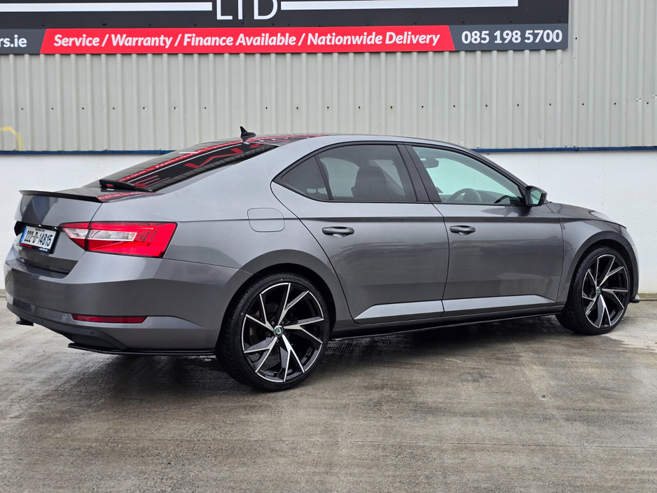 2022 Skoda Superb - image 6