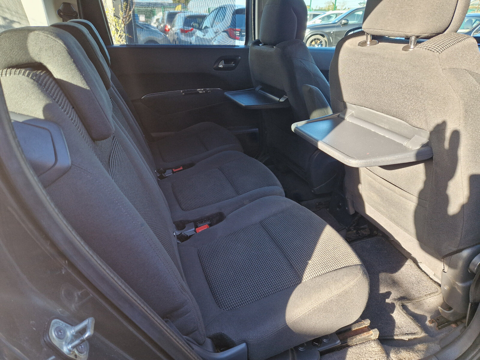 2015 Peugeot 5008 - image 15