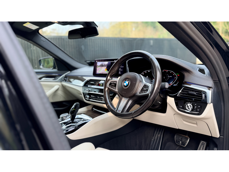 2021 BMW 5 Series - image 4