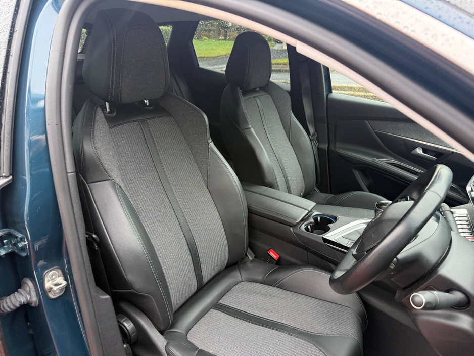 2021 Peugeot 3008 - image 16