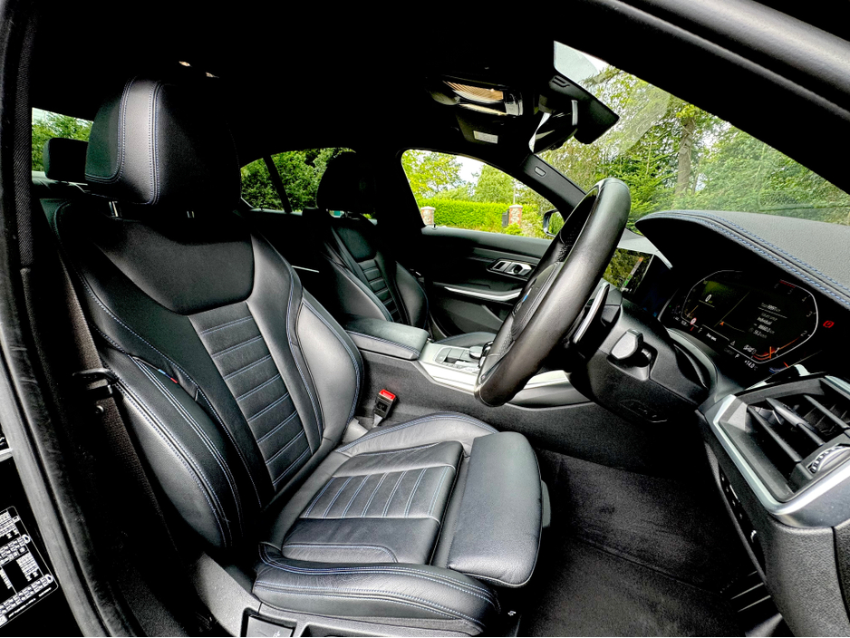 2022 BMW 3 Series - image 27