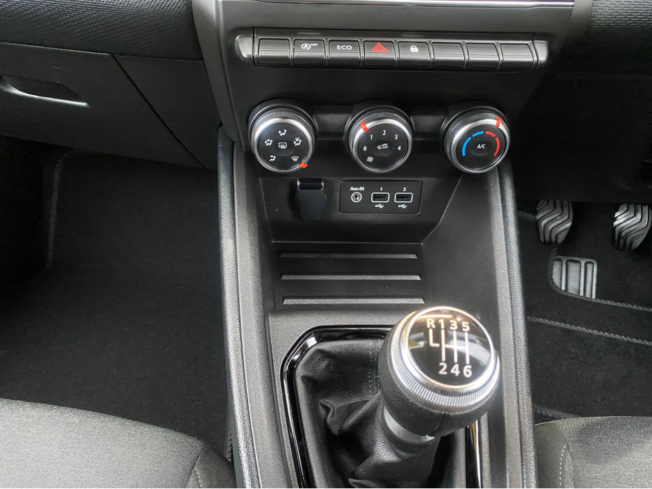 2023 Renault Clio - image 7