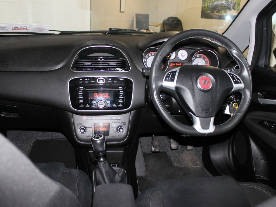 2017 Fiat Punto Lounge 1.2 8V 69HP 4DR €8,750