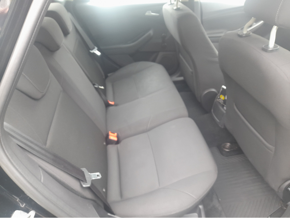 2016 Ford Focus - image 5
