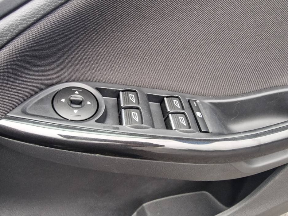 2017 Ford Focus - image 17