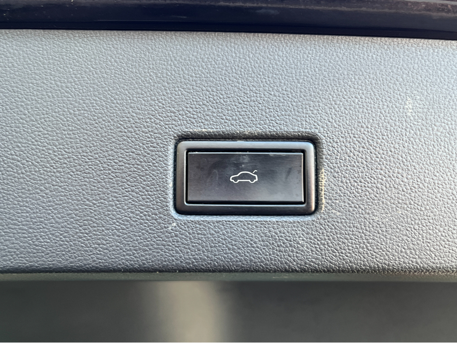 2021 Volkswagen T-Roc - image 9