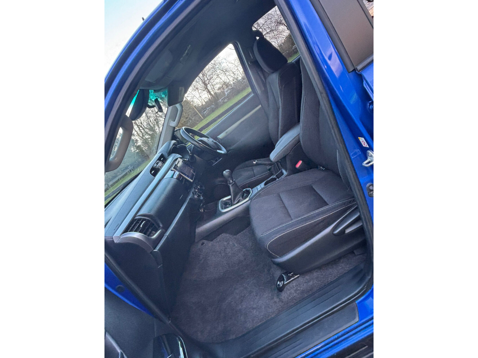 2017 Toyota Hilux - image 12