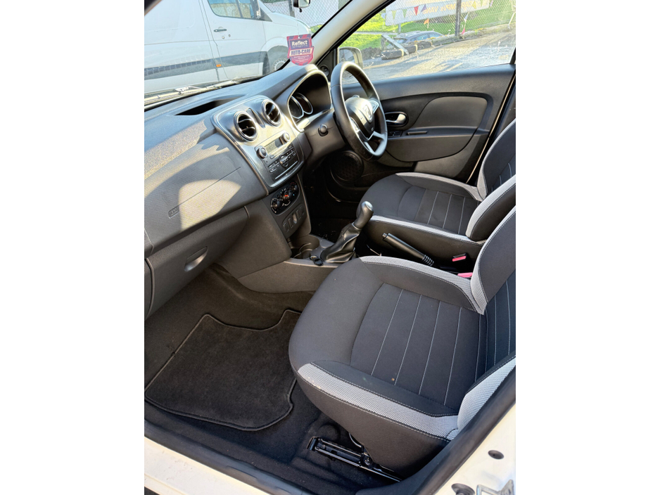 2020 Dacia Sandero Stepway - image 14