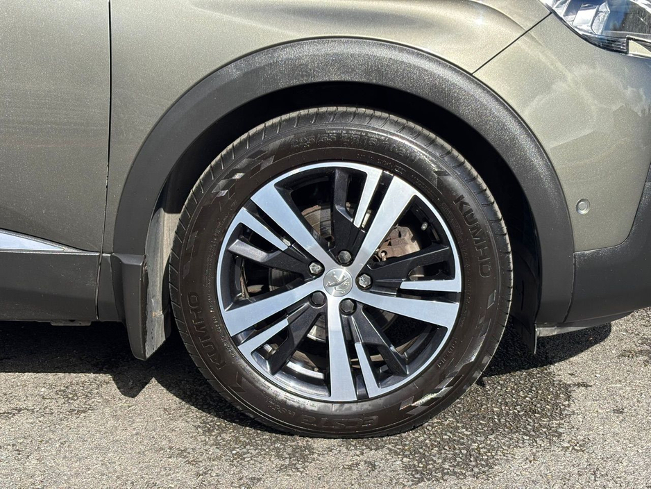 2019 Peugeot 3008 - image 5