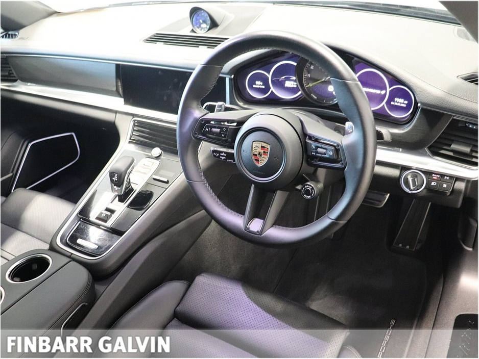 2023 Porsche Panamera - image 5