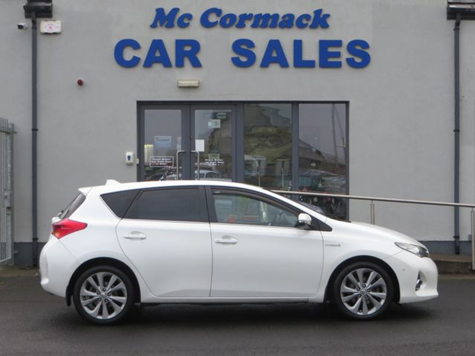 2015 Toyota Auris 1.8 HYBRID 5DR LUX €10,950
