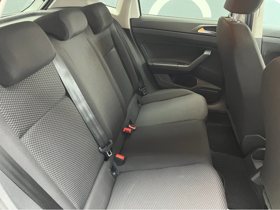 2021 Volkswagen Polo - image 10