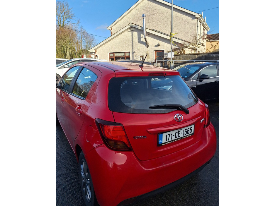 2017 Toyota Yaris - image 4