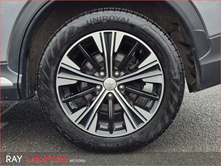 2018 Mitsubishi Eclipse Cross - image 8