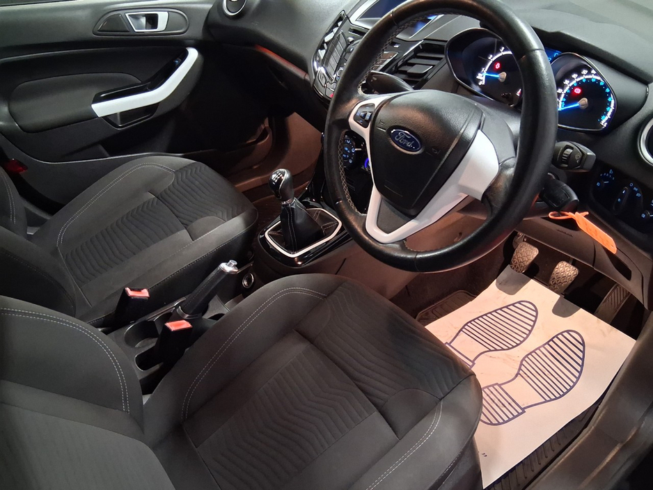 2016 Ford Fiesta - image 7
