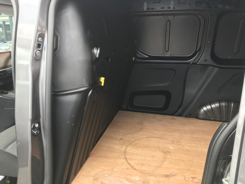 2019 Vauxhall Combo - image 36