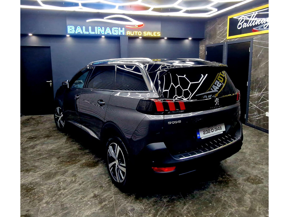 2023 Peugeot 5008 - image 5