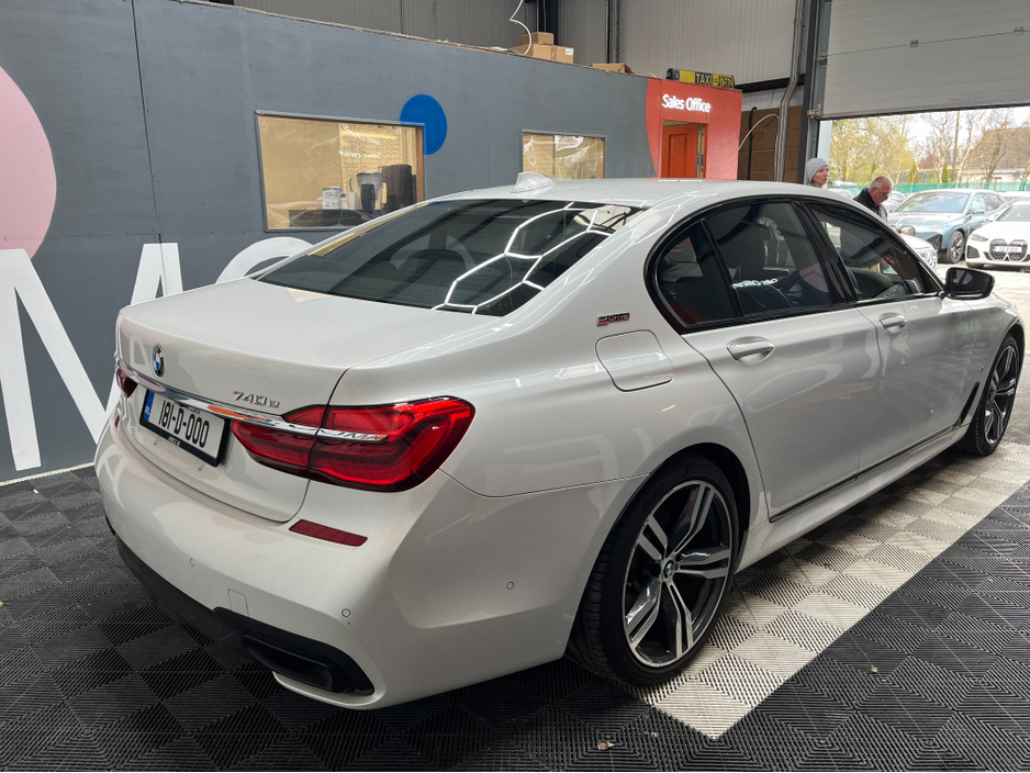 2018 BMW 7 Series - image 2