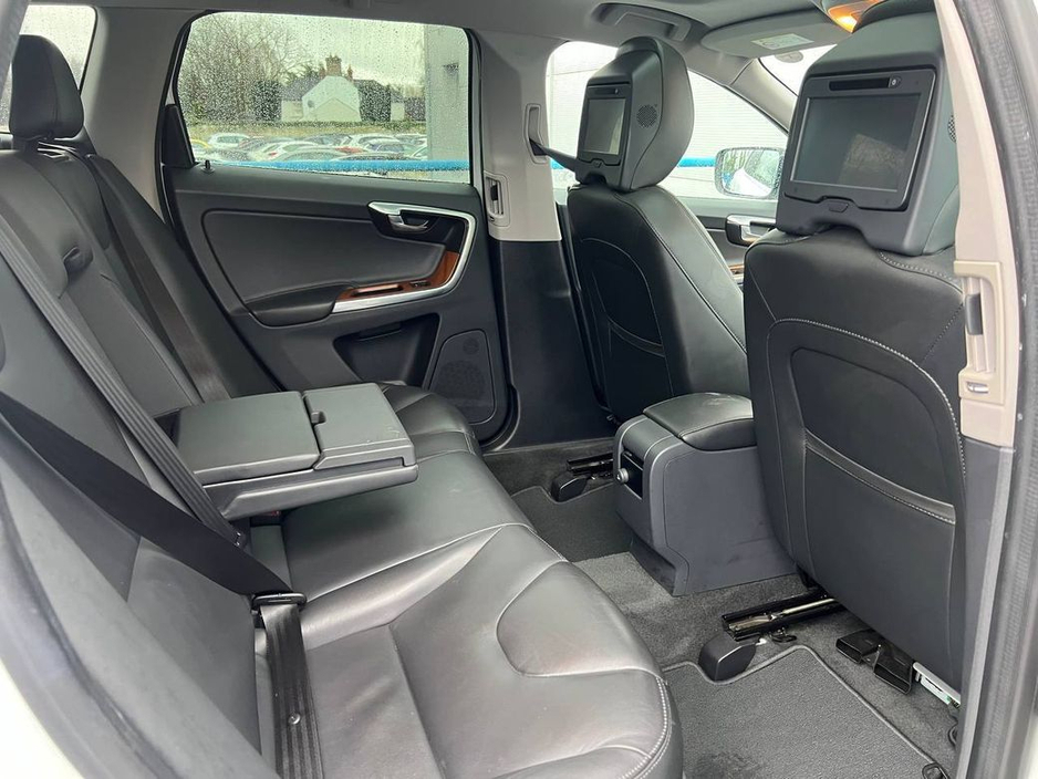 2017 Volvo XC60 D4 CLASSIC 2.0 D // OPENING PAN ROOF // LEATHER INTERIOR // DIGITAL CLUSTER €24,900