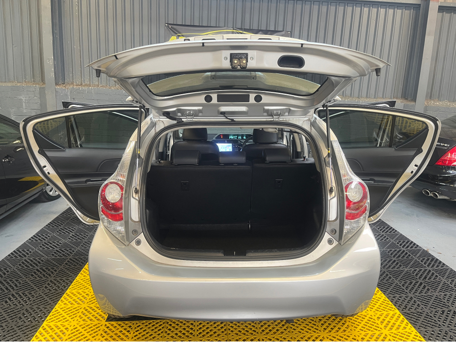 2014 Toyota Aqua - image 11