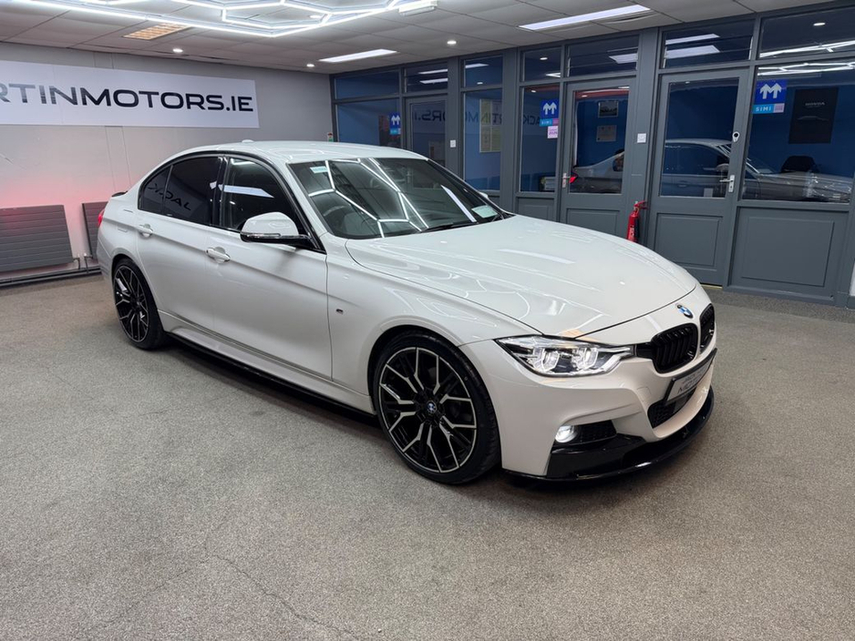 2017 BMW 3 Series - image 9