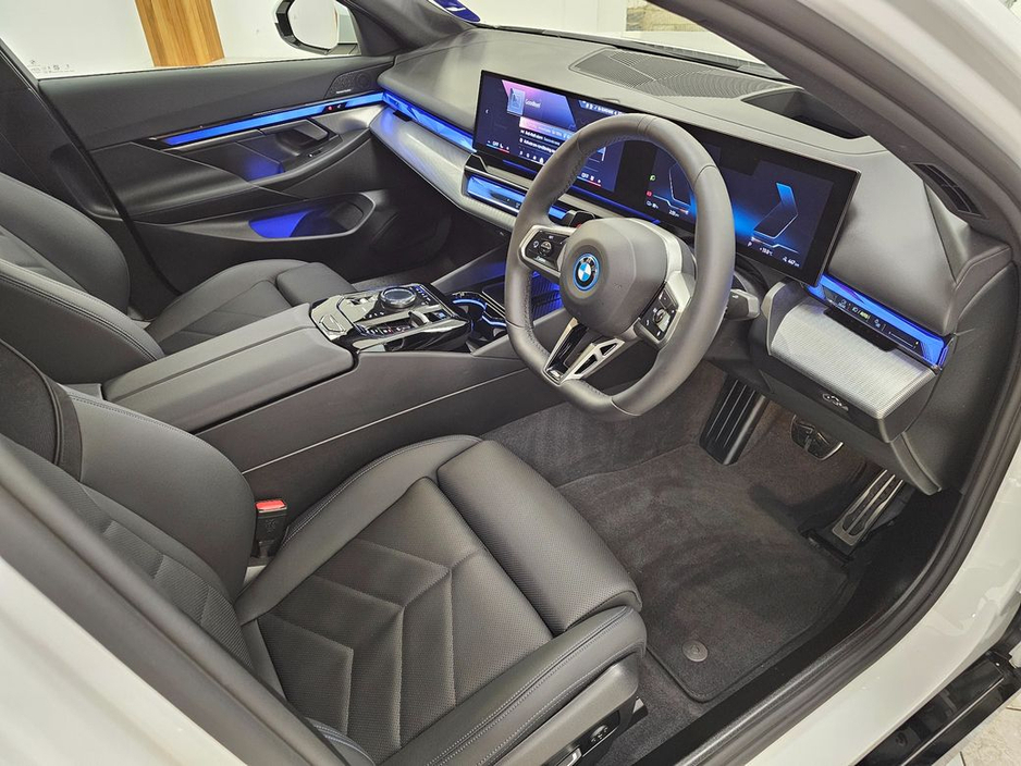 2025 BMW i5 - image 8