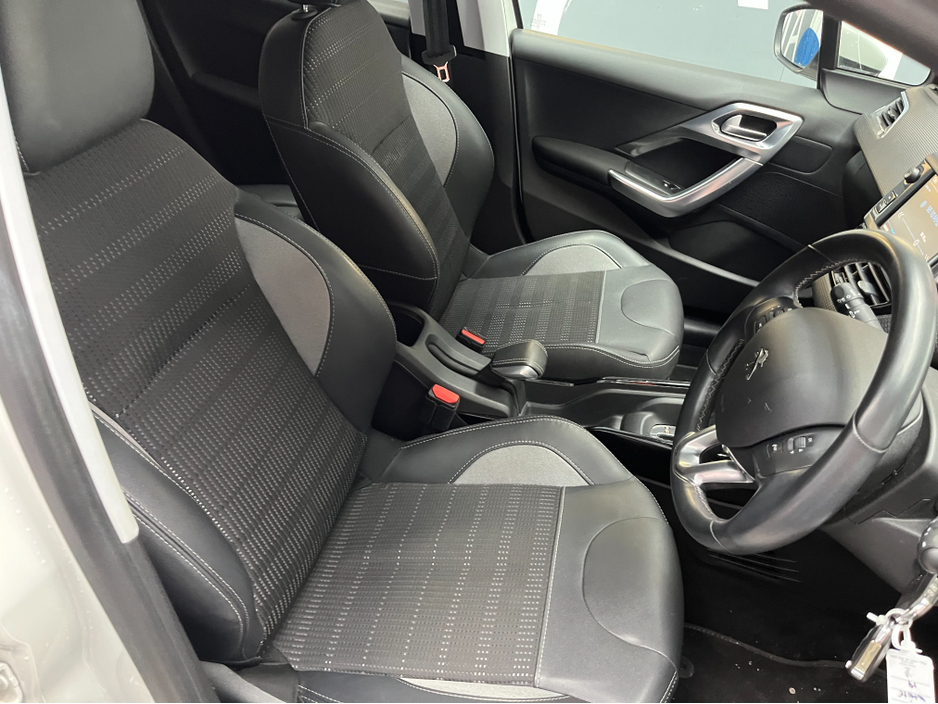 2019 Peugeot 2008 - image 11