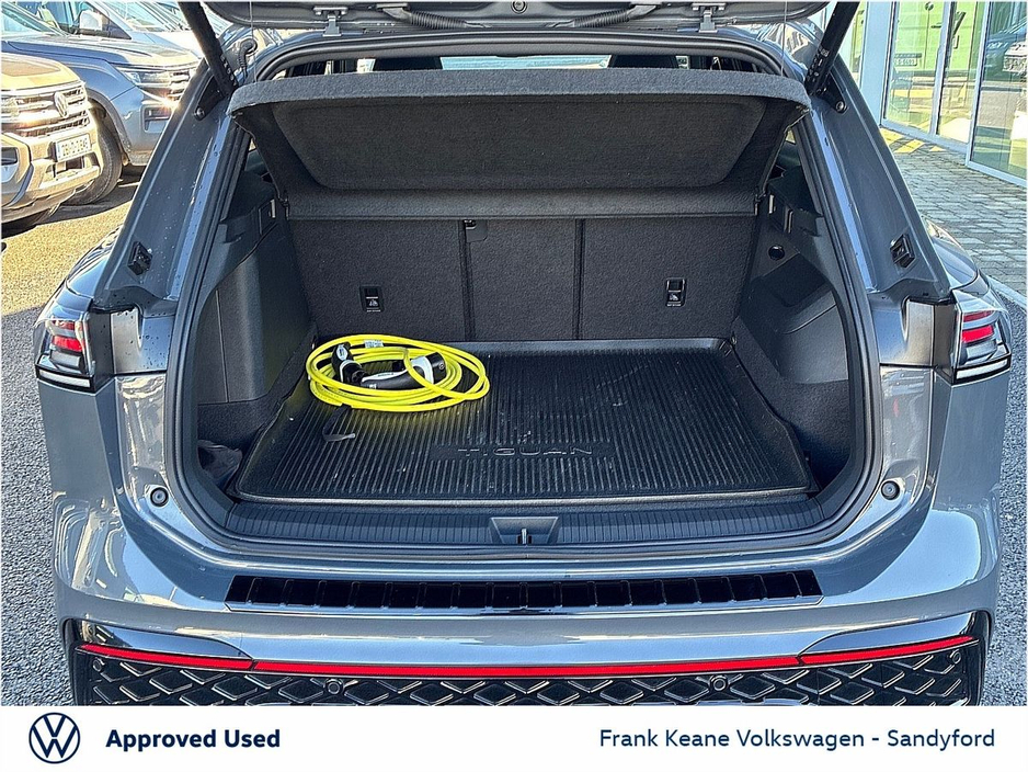 2025 Volkswagen Tiguan - image 9