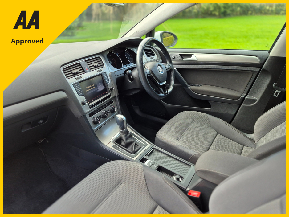 2015 Volkswagen Golf - image 12