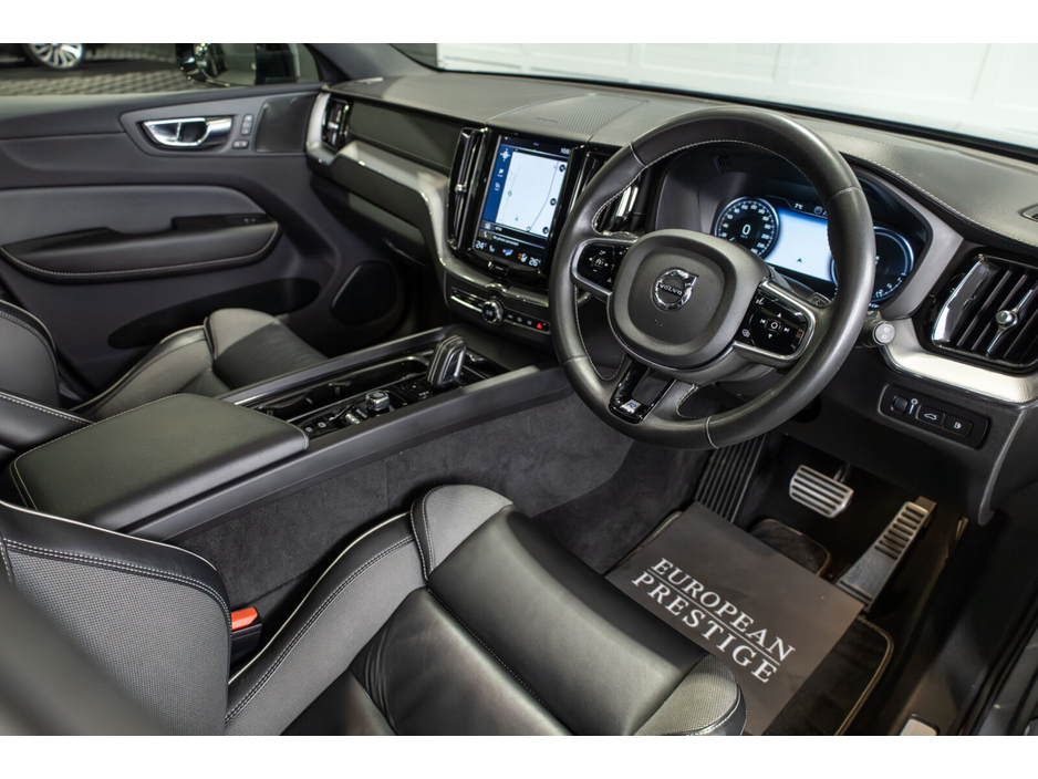 2020 Volvo XC60 - image 8