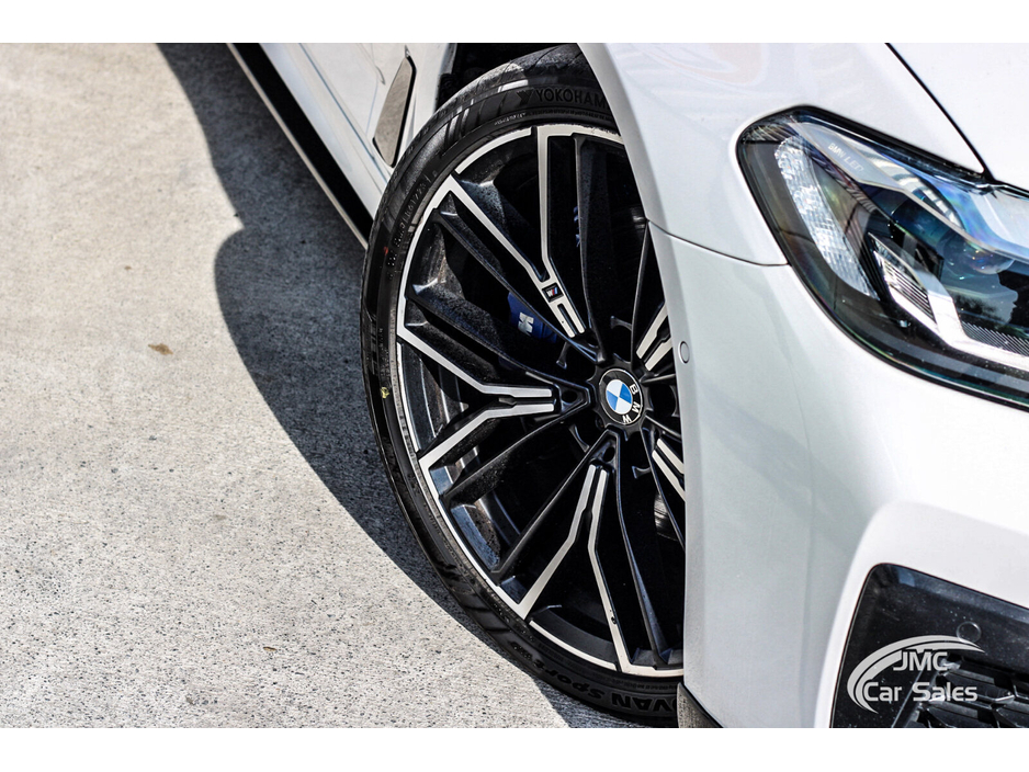 2022 BMW 5 Series - image 6