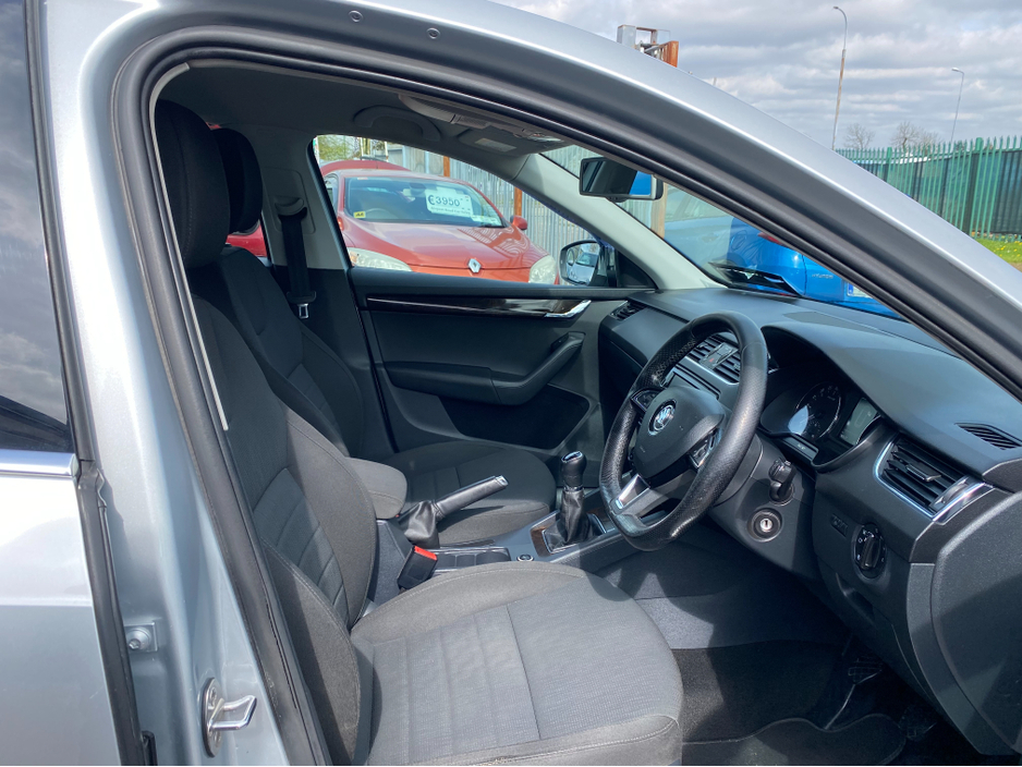 2015 Skoda Octavia - image 10