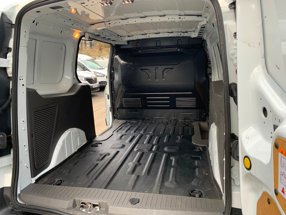 2022 Ford Transit Connect TREND 1.5 TDCI 120 PS LWB 250 // PRICE EXCL. VAT // ALLOY WHEELS, BODY COLOURED BUMPERS AND MIRRORS // STUNNING CONDITION // 09/26 CVRT // TIMING BELT €12,154