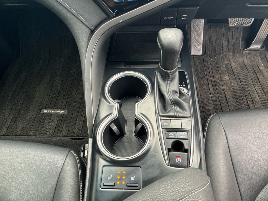 2019 Toyota Camry - image 17