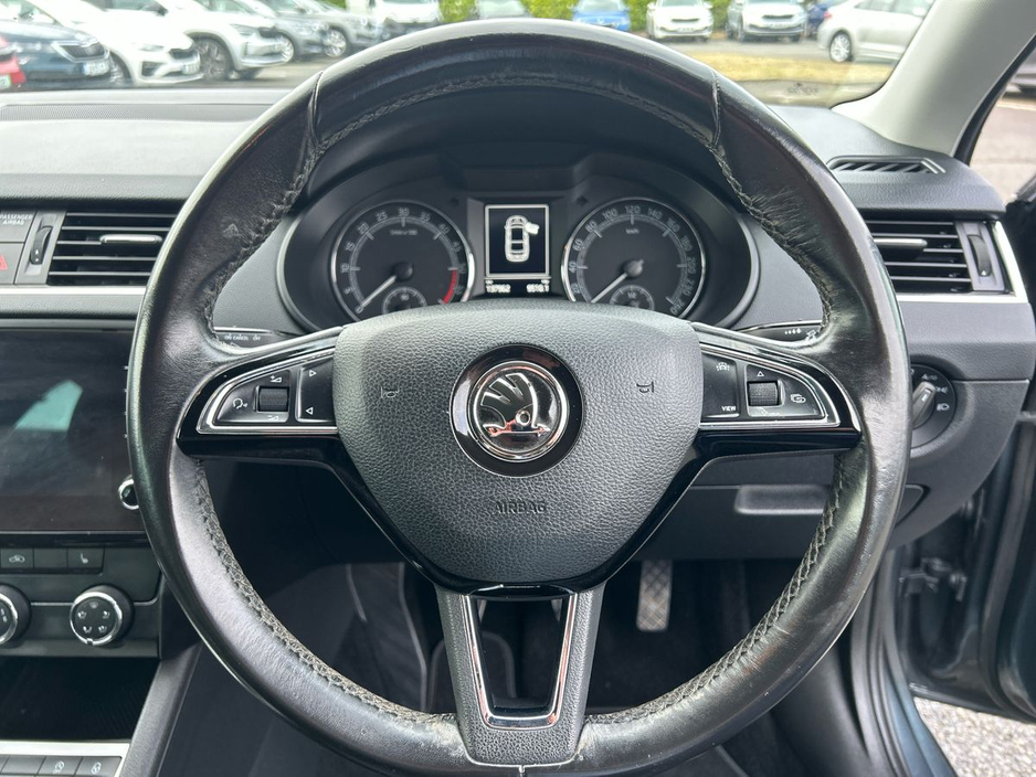 2020 Skoda Octavia - image 17