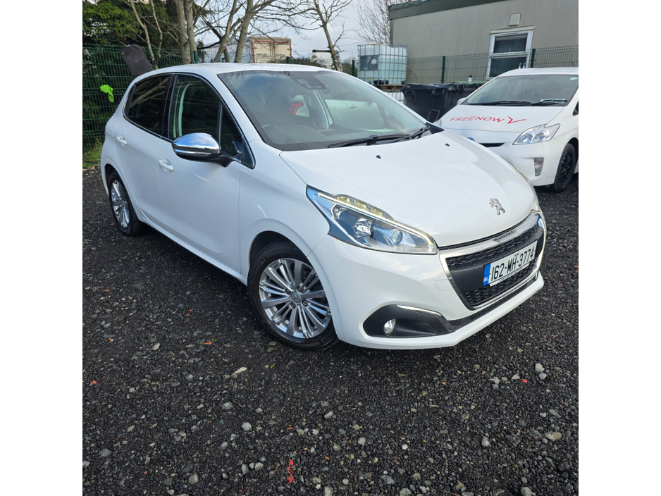2016 Peugeot 208 1.2 Puretech 110 bhp automatic Allure 5d €9,950