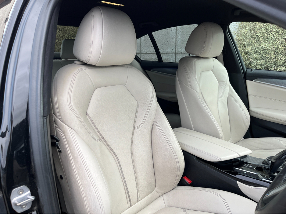 2018 BMW 5 Series - image 11