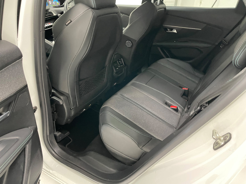 2021 Peugeot 3008 - image 15