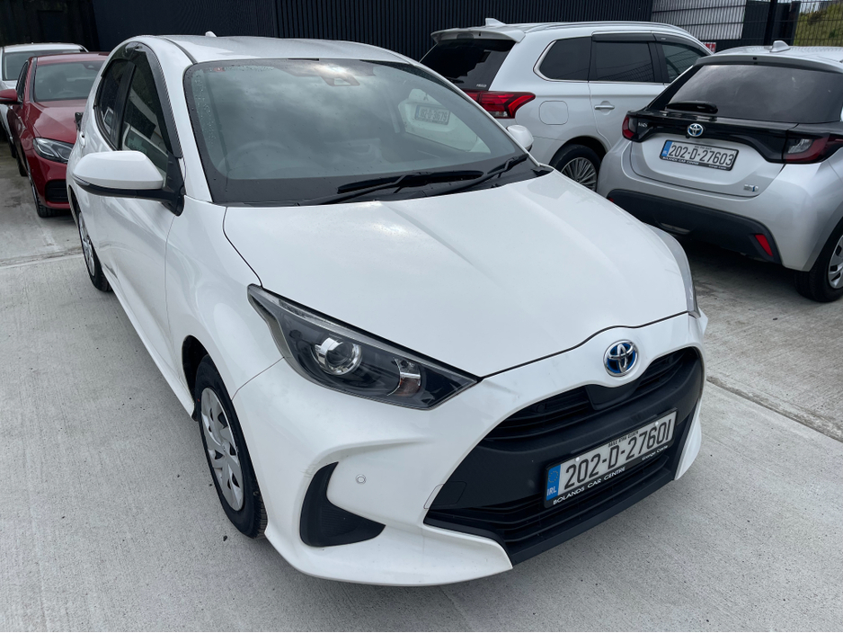 2020 Toyota Yaris - image 3