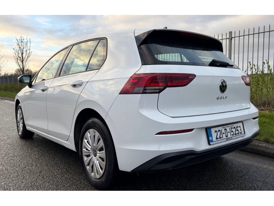 2022 Volkswagen Golf - image 4