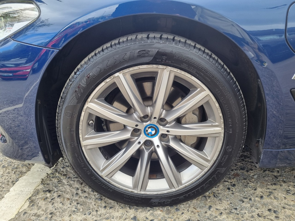2019 BMW 5 Series - image 6