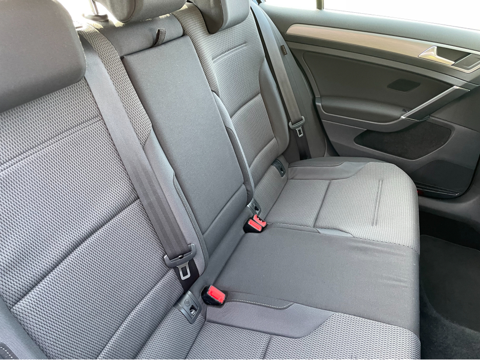 2016 Volkswagen Golf - image 23