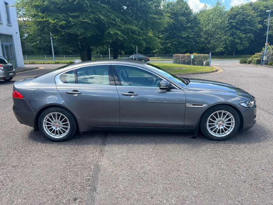 2018 Jaguar XE - image 8