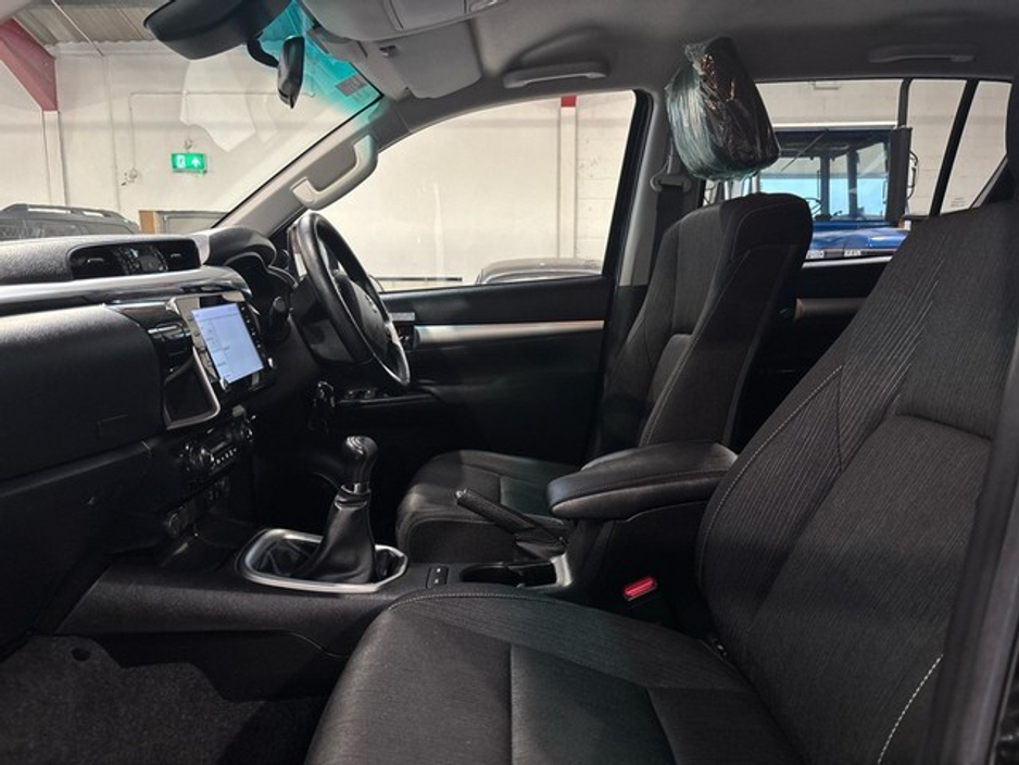 2022 Toyota Hilux 2.4 SR5 DOUBLE CAB 4DR €38,500