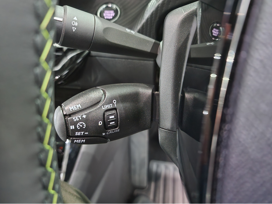 2024 Peugeot 2008 EV GT (50KWH BATTERY) AUTOMATIC **ONE OWNER / TOP SPEC / APPLE CARPLAY / CRUISE CONTROL / HALF LEATHER / KEYLESS ENTRY / REVERSE CAMERA / WIRELESS PHONE CHARGING / PEUGEOT WARRANTY 03|2027** €25,900