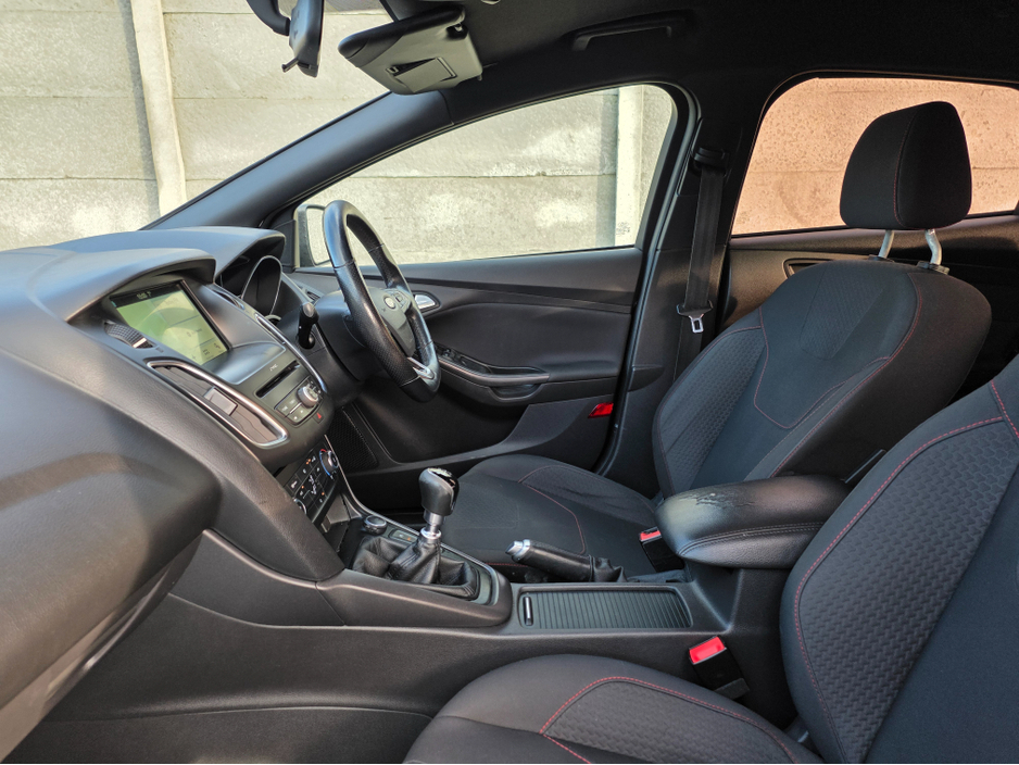 2017 Ford Focus Ford Focus 1.5 TDCi 120PS ST-Line Powershift €10,950